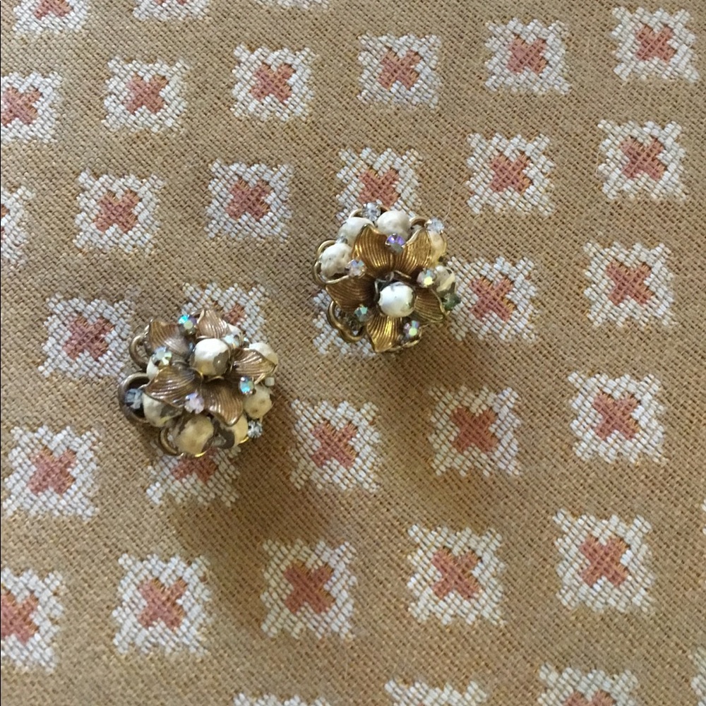 Clip earrings